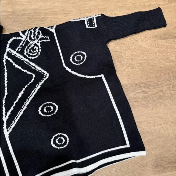 Black and White Turtleneck Sweater - Picture 5 of 6